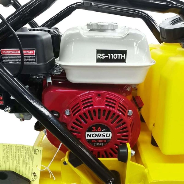Виброплита бензиновая прямоходная NORSU RF-110TH (колесный комплект, бак для воды)